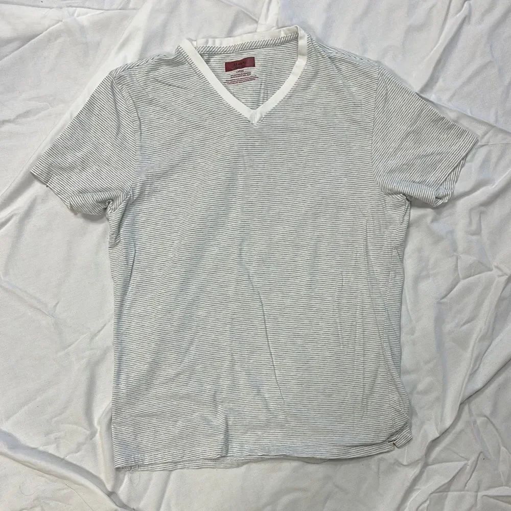 Alfani Gray and White Short Sleeve Tee